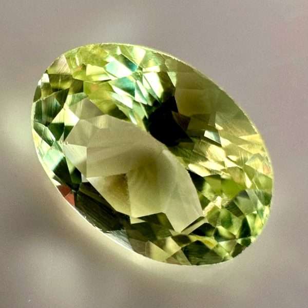 Yellow Chrysoberyl 0.86 ct / 6,5x5 mm - Jamel Gems