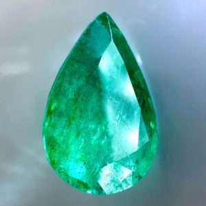 Big Emerald 6,44 ct / 15.78 x 11.13 mm Jamel Gems