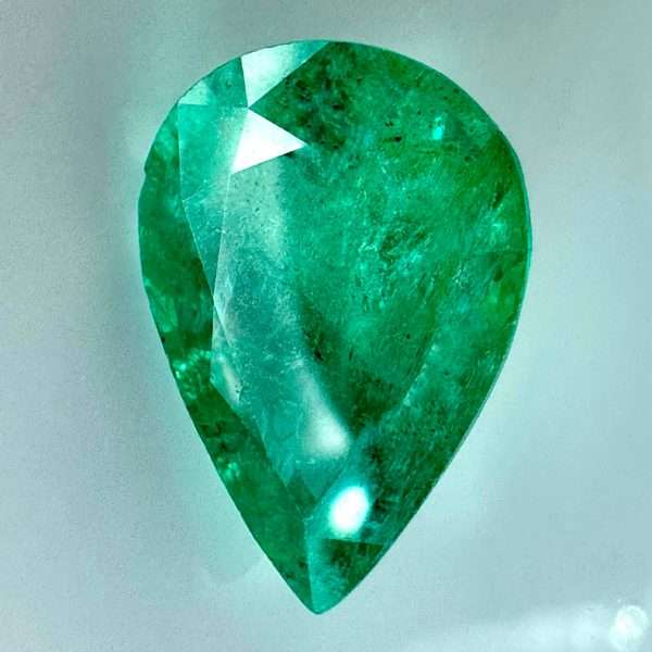 Big Emerald 6,44 ct / 15.78 x 11.13 mm Jamel Gems