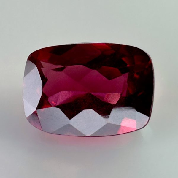 Deep and Bright Red Malawi Garnet 2.62 ct – For Jewelry and Collections