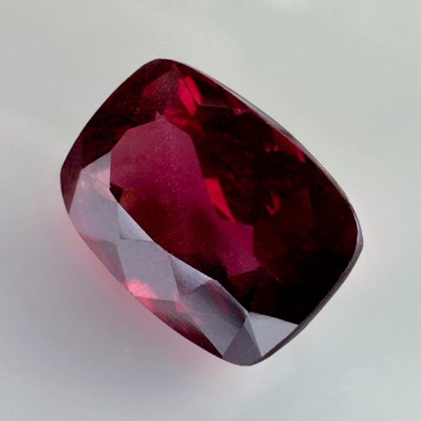 Deep and Bright Red Malawi Garnet 2.62 ct – For Jewelry and Collections