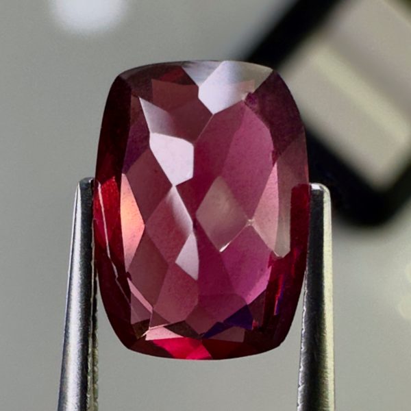 Deep and Bright Red Malawi Garnet 2.62 ct – For Jewelry and Collections