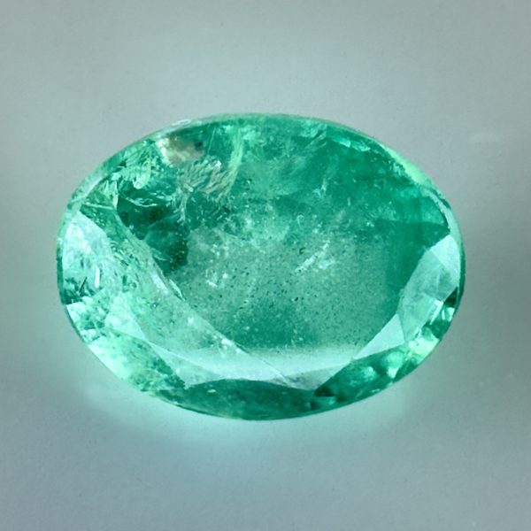 Natural Emerald 0.85 ct – Exceptional Green Gemstone for Jewelry and Collections