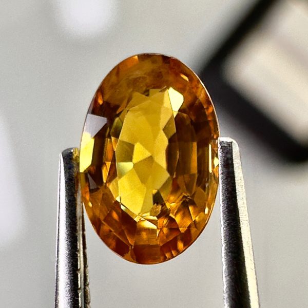 Songea Orange Sapphire 0.77 Carat - Gemstone for Luxury Jewelry