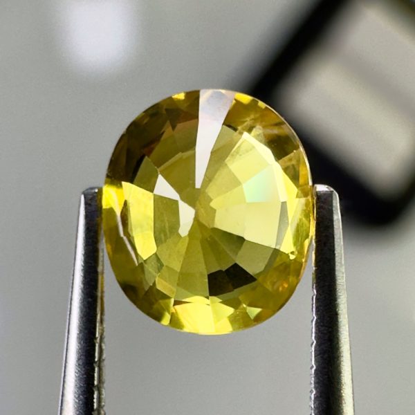 Genuine Yellow Sapphire 1.02 ct - Faceted Luxury Stone