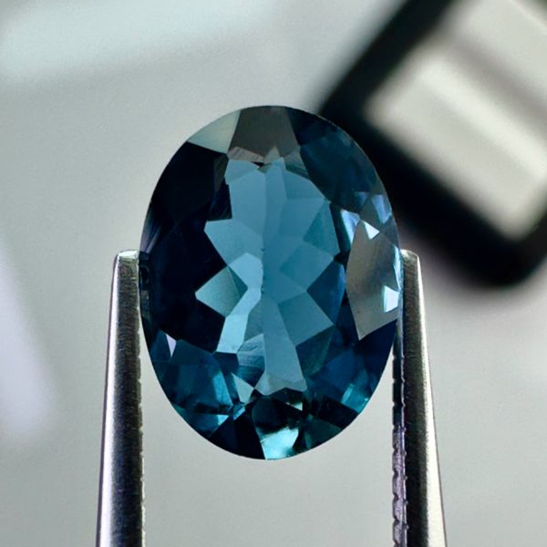 Natural London Blue Topaz, rare and hard to obtain, with a deep London blue hue, bright luster and excellent clarity, ideal for spectacular jewelry and fine jewelry pieces.