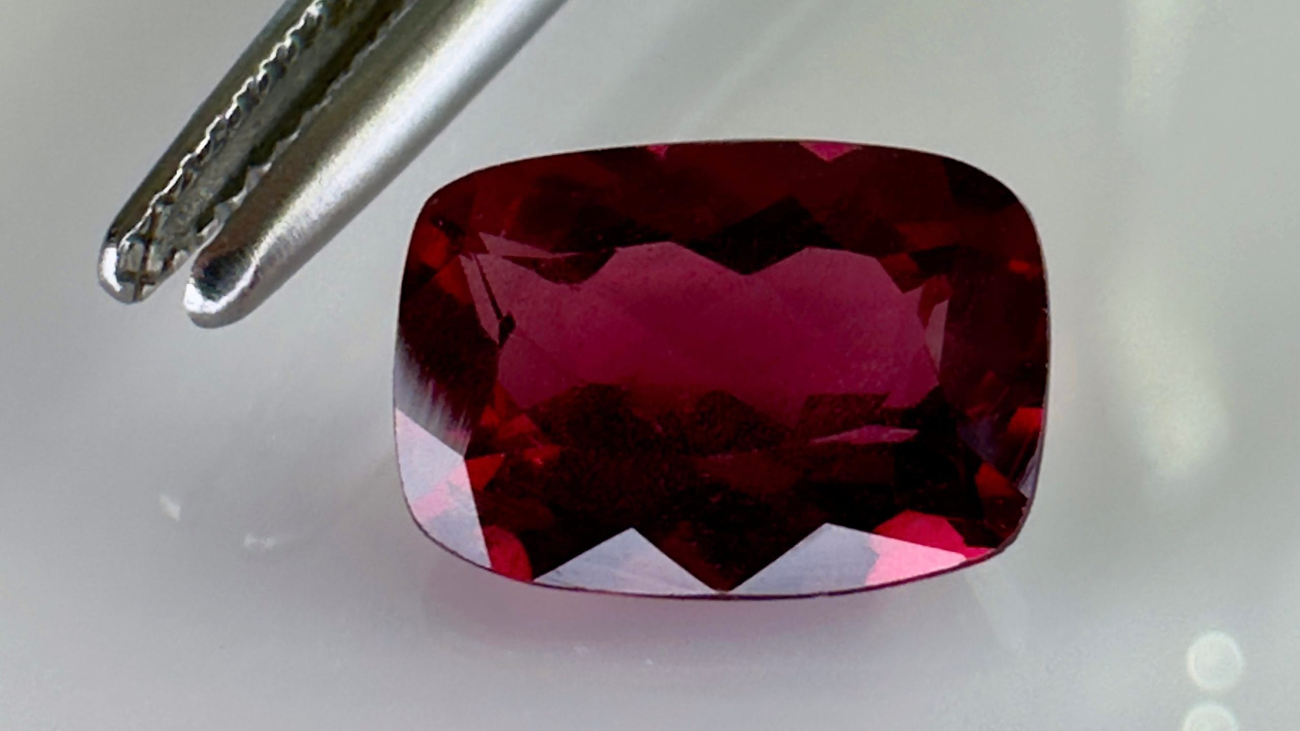 Why Choose Garnet Gemstones: Exceptional Properties and Beauty