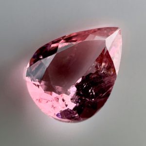 Natural vibrant pink tourmaline, a rare and luminous gemstone, ideal for fine jewelry creations or an exclusive collection.